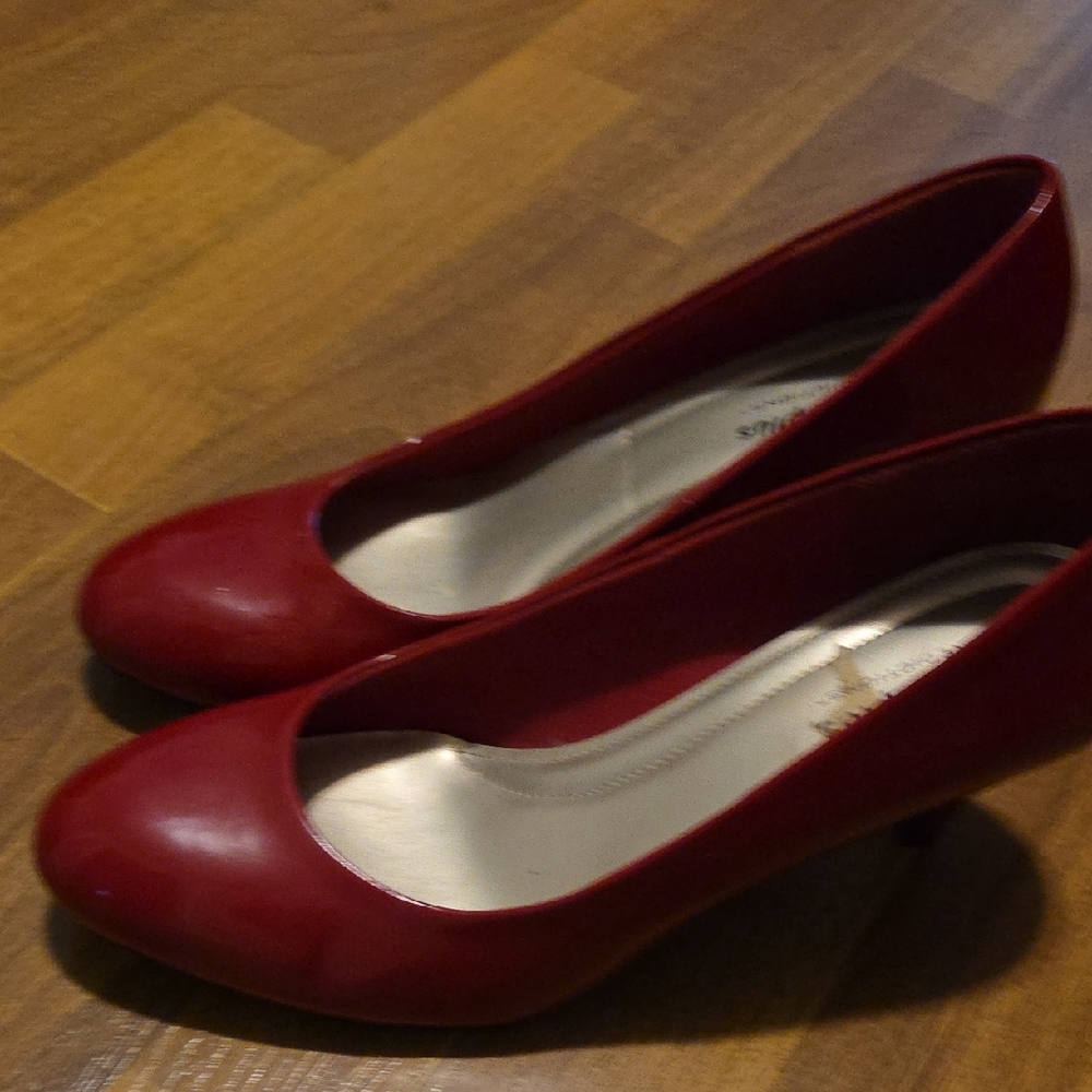 Elegant Red Women's Pumps